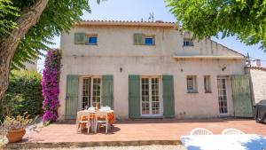 House in Sablettes with Garden & Parking