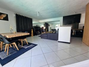 Maisons de vacances Maison avec Piscine privee chauffee 9X4m Clim TV grand ecran location saisonniere de vacances ete proche plage et centre ville sud montpellier : photos des chambres