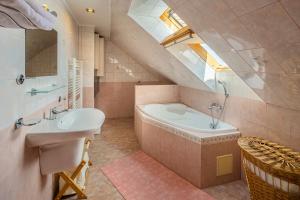 Down Town Apartment with Garden