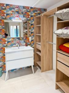 Maisons de vacances La grange des copains du Cantal 6 pers Ladinhac : photos des chambres