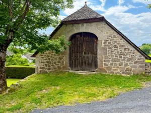 Maisons de vacances La grange des copains du Cantal 6 pers Ladinhac : photos des chambres