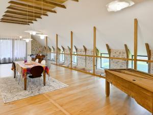 Maisons de vacances La grange des copains du Cantal 6 pers Ladinhac : photos des chambres