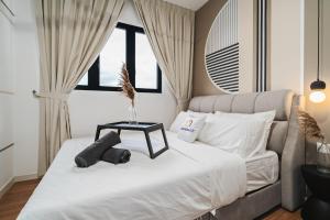Trendy 3BR MVertica Near MRT by RumaBnB