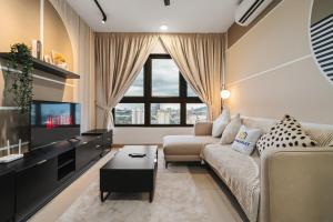 Trendy 3BR MVertica Near MRT by RumaBnB