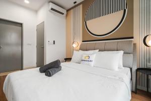 Trendy 3BR MVertica Near MRT by RumaBnB
