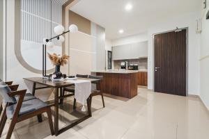 Trendy 3BR MVertica Near MRT by RumaBnB