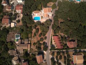 Olgas Sea View Studios, 400m from Ipsos Beach