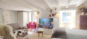 Appartements PARIS AUTHENTIC HOUSE, basement with Nice green courtyard : photos des chambres