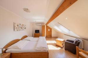 Downtown Studio with Garden