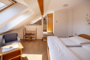 Downtown Studio with Garden