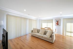 MV-Giraffe 4 bedroom x 3 bathroom