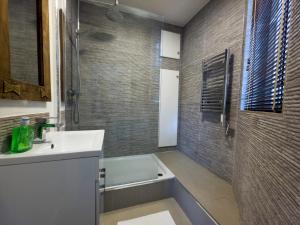 Cosy Flat in Stepney Green I PTK