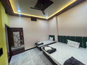 Jain Yatri Grah And Restaurant