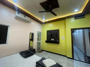 Jain Yatri Grah And Restaurant