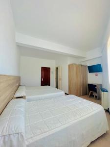 Triple Room with Bath room in Pensión Costiña