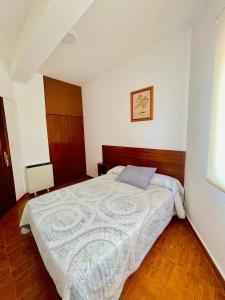 Single Room with Private External Bathroom room in Pensión Costiña