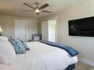 Heber Valley Gem Hot Tub Games Fire Place