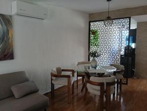 Casa linda y acogedora, a 3 min Distrito Uno