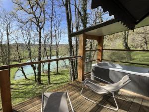 Maisons de vacances Les Cabanes du Lac - SPA - Petit Dejeune - Cabane du frene & Cabane du chene Premium : Maison 1 Chambre