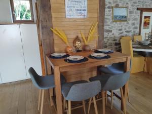 Maisons de vacances Spacious 3 bedroom house 250m from Saint-Suliac-s beach : photos des chambres