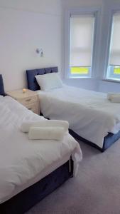 Spacious 4-Bed Home R&B STAYS Welcomes You