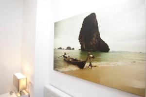 Bright & Chic Downtown Hideaway