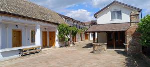 Petrovaradinski Dvor