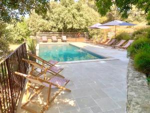 Villa de charme piscine vue panoramique Sainte-Victoire proche lac et Aix centre