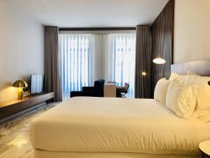 Bright and Spacious apartment in Porto