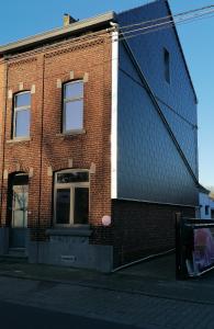 Une chambre chez lhabitant près de laéroport de Charleroi