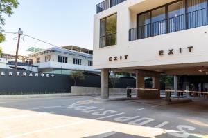 Luxury Studio at One Rosebank with free parking