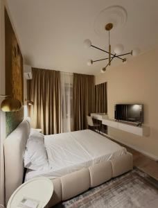 Central 2 bedroom Apartment in Bllok Agimi Art Center