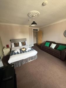 1 BR Apartment in old town (Nicolson Street)