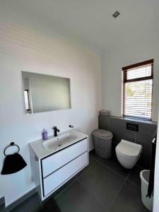 Sea-views and Central in quiet block