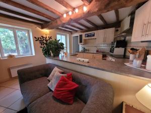 Maisons de vacances Charmant cottage en pierre dans un parc arbore : photos des chambres