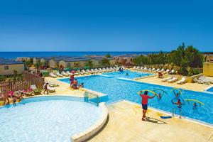 LES PIEDS DANS LEAU A PALAVAS ! Mer à 50 m ! MHome 6 Pers climatisé T confort CAMPING 4 ETOILES