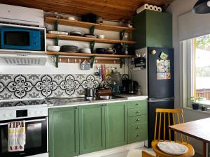 Lakehouse getaway with rowing boat