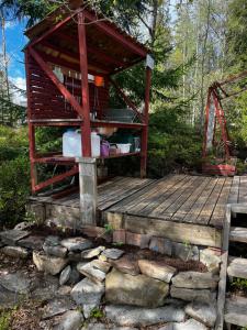 Lakehouse getaway with rowing boat