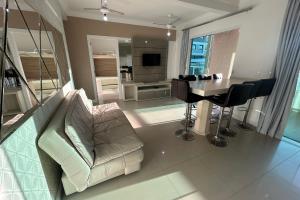 Cobertura com 03 dormitórios