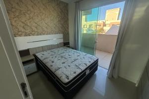 Cobertura com 03 dormitórios