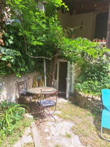Studio au calme dans propriété avec jardin