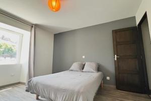Maisons de vacances Street house with pool : photos des chambres