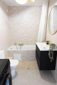 Appartements Studio vue mer clim plage aeroport Nice centre commercial centre affaires Nice Arenas emplacement excellent : photos des chambres