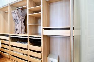 Urban Oasis in Neubau with Cozy Fireplace