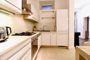 Urban Oasis in Neubau with Cozy Fireplace