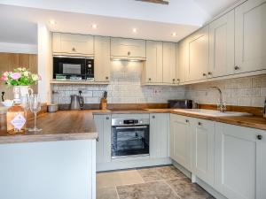 The Old Stables - Uk38576