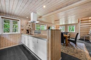 Large Holiday Home With Large Outdoor Wilderness Bath And Activity Room, Only 500 Meters From Stauning Harbor