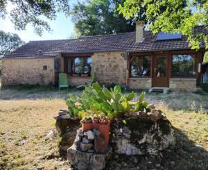 PAULAGITE de 2 à 4 pers, vue sur la Dordogne, proche de Padirac et Rocamadour
