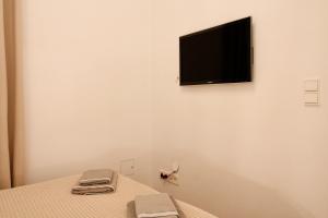 Bright & Chic Downtown Hideaway