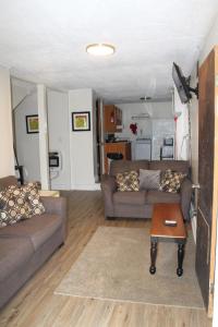 HISTORIC HILL APT2 (Downstairs)